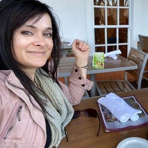 Meet your Posher, Loni